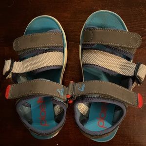 Plae sandals